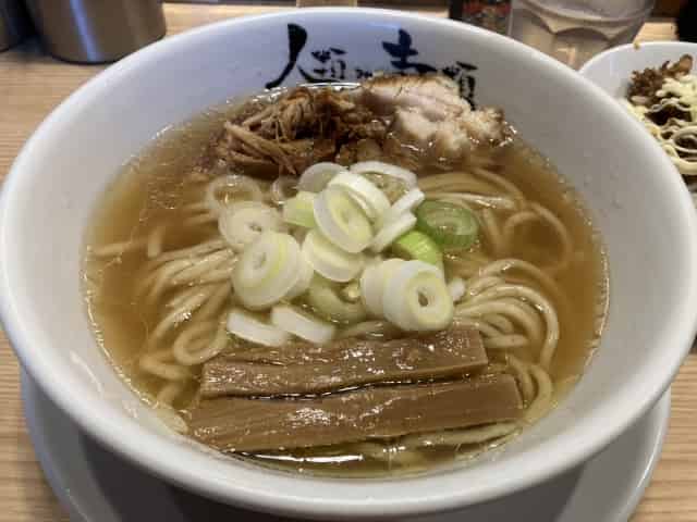 人類みな麺類の写真です。
