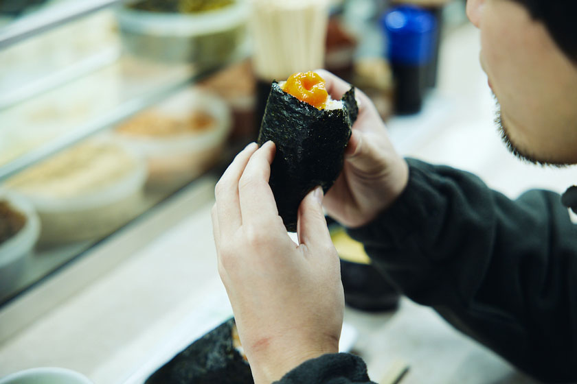 店主の気遣いが詰まったぼんごのおにぎり