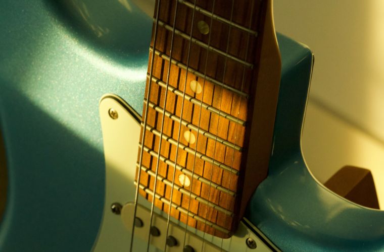 2026年最新】国産ハイエンド vs Fender Custom Shop徹底比較｜ストラト