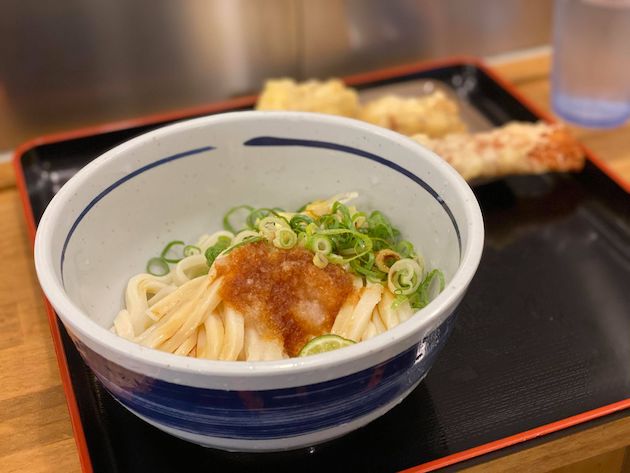 いつも人で賑わっている美味しい天ぷらと讃岐うどんのお店 おにやんま 人形町店 人形町で会いましょう