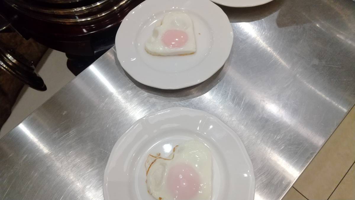 鈴鹿サーキットホテルの朝食、ハート型の目玉焼き