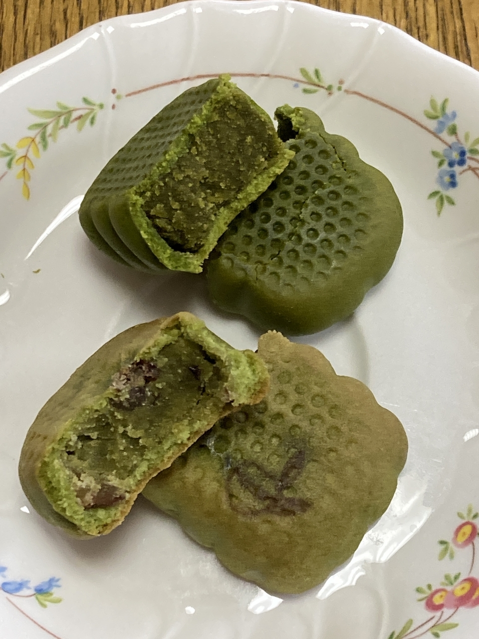 抹茶味ベビーポエム2種 割ってみた