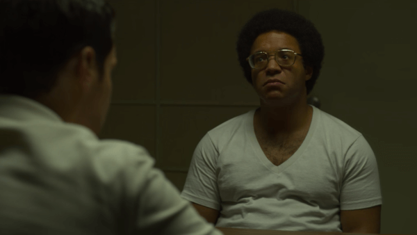 Wayne Williams speaks something from the scene of mindhunter season 2