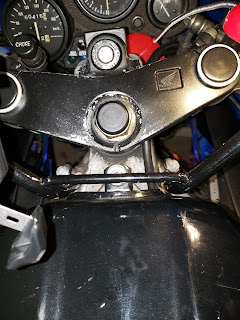 CBR250RR(MC22)のタンク取付け位置が合ってない？ - どんぶらアニマル
