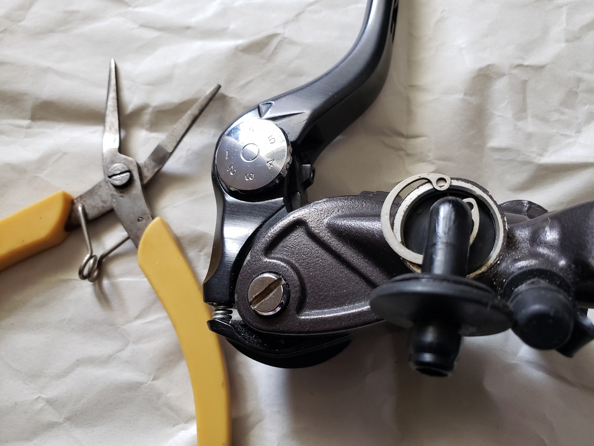 NISSINラジアルマスターのコネクタを分解