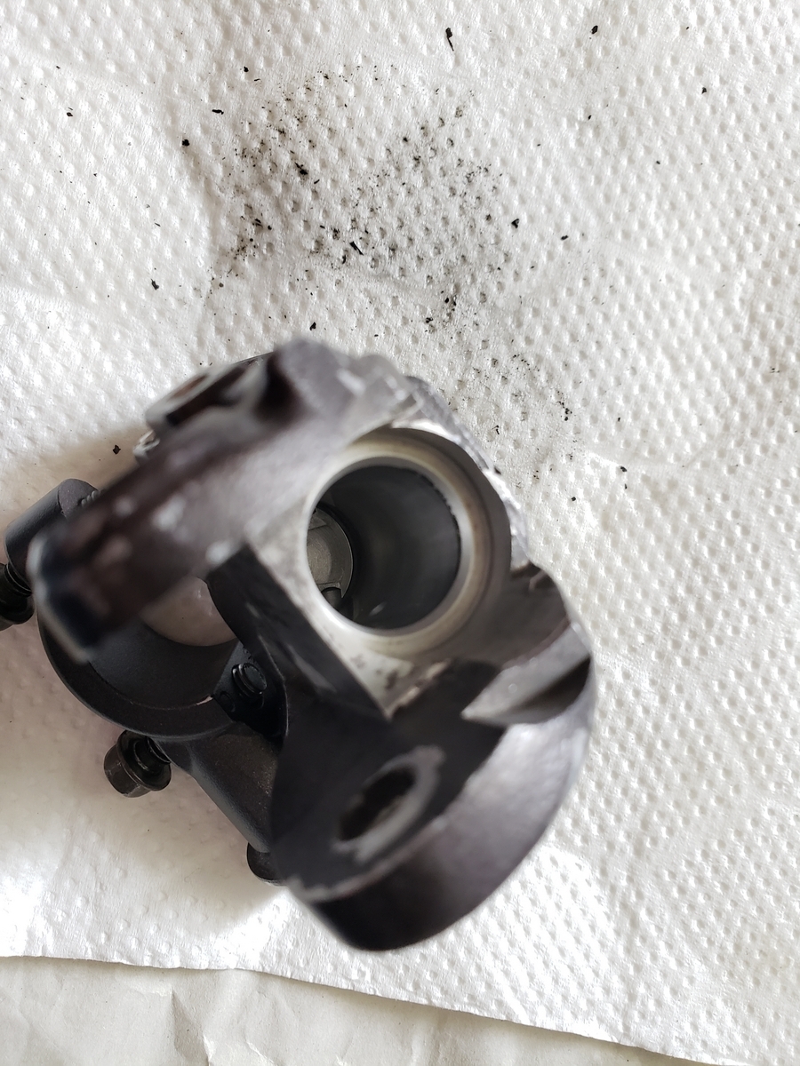 NISSINラジアルマスターのピストンを抜く