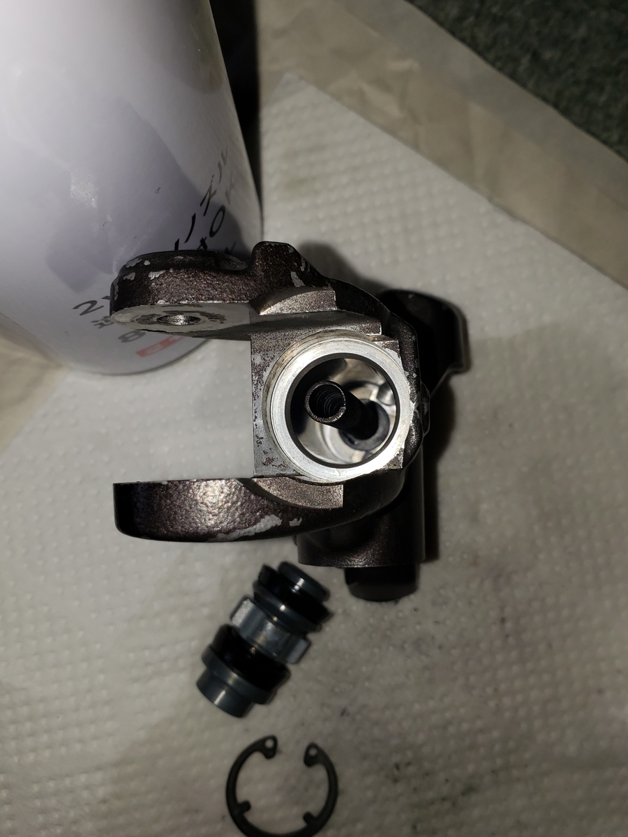 NISSINラジアルマスターのピストン組み立て