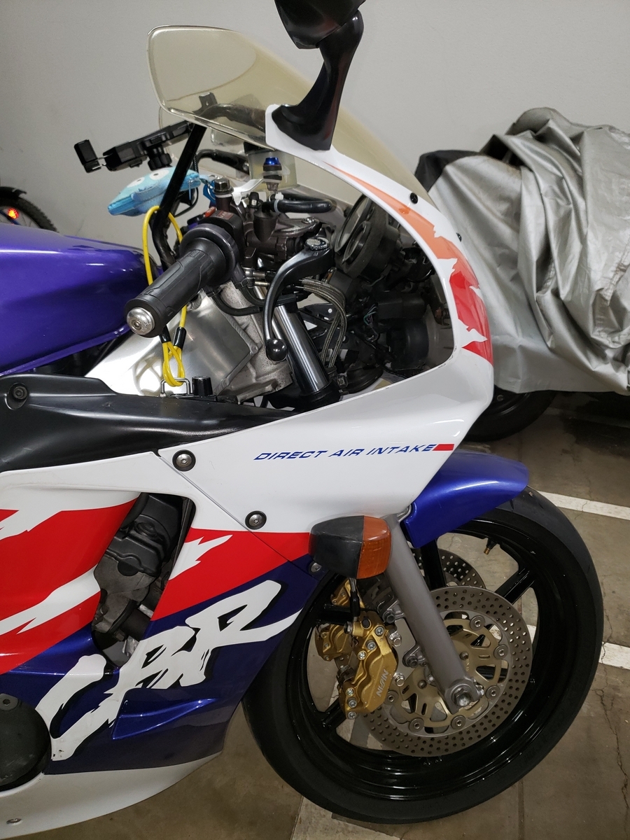 CBR250RR(MC22)のブレーキのエア抜き