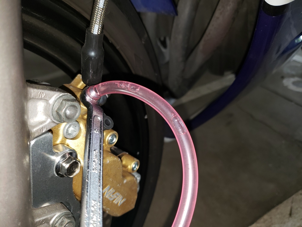 CBR250RR(MC22)のフロントブレーキのエア抜き