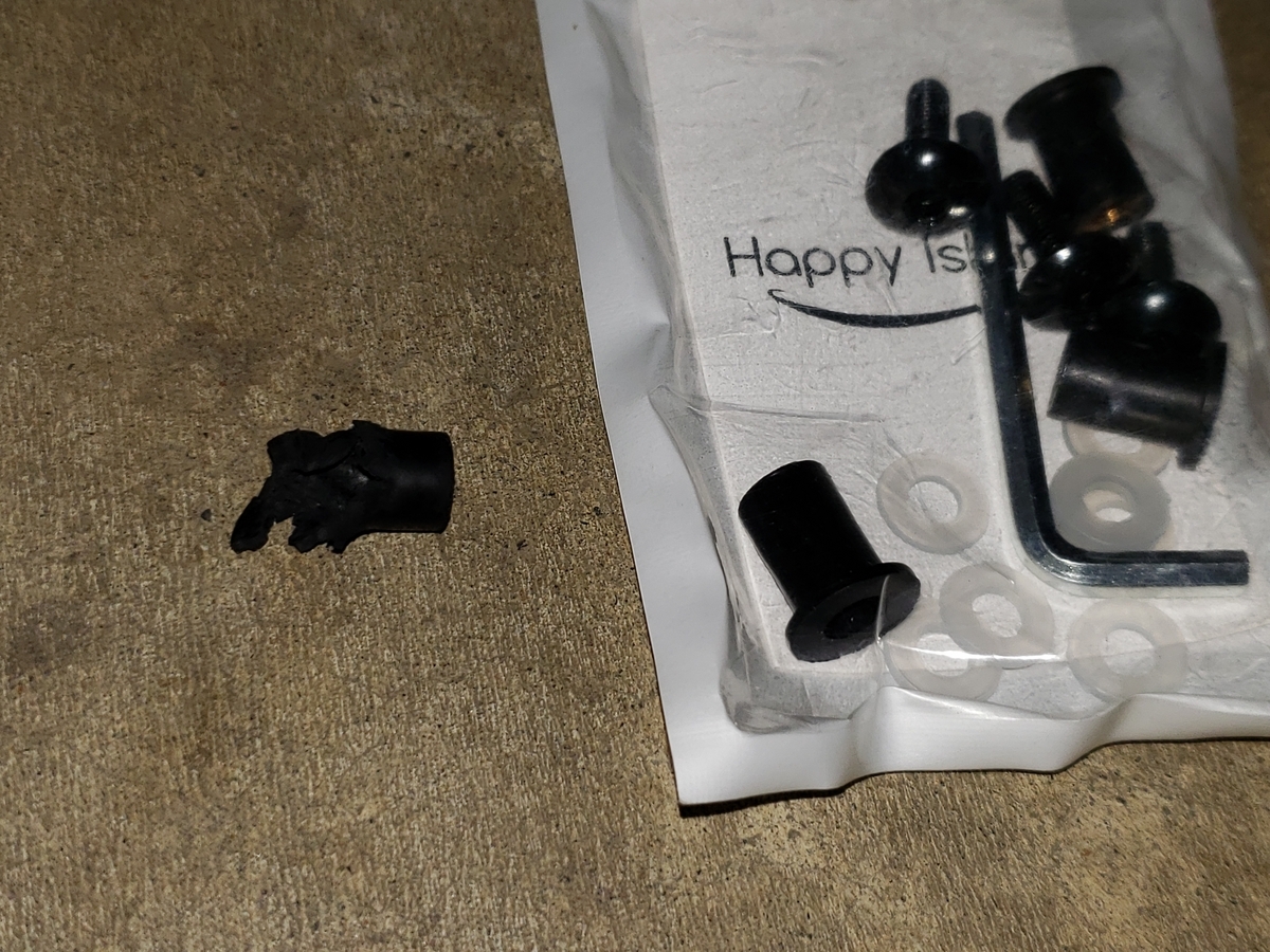 CBR250RR(MC22)のスクリーン固定ボルト