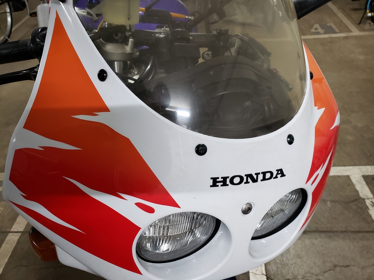 CBR250RR(MC22)のスクリーン固定ボルト