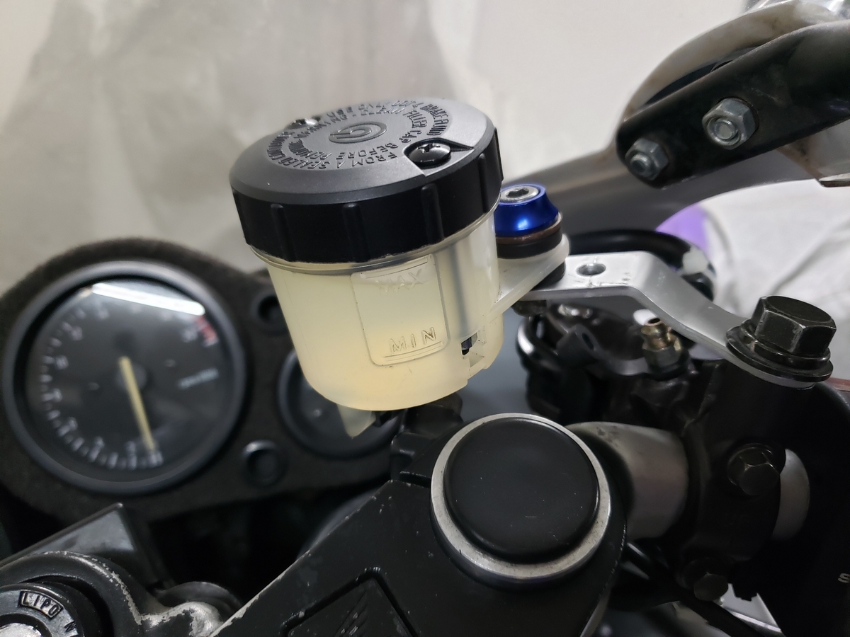 バイクのマスターカップからのブレーキフールドの漏れ確認