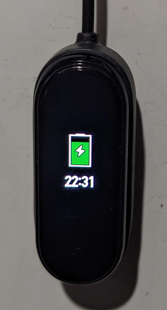 充電中のMI BAND4