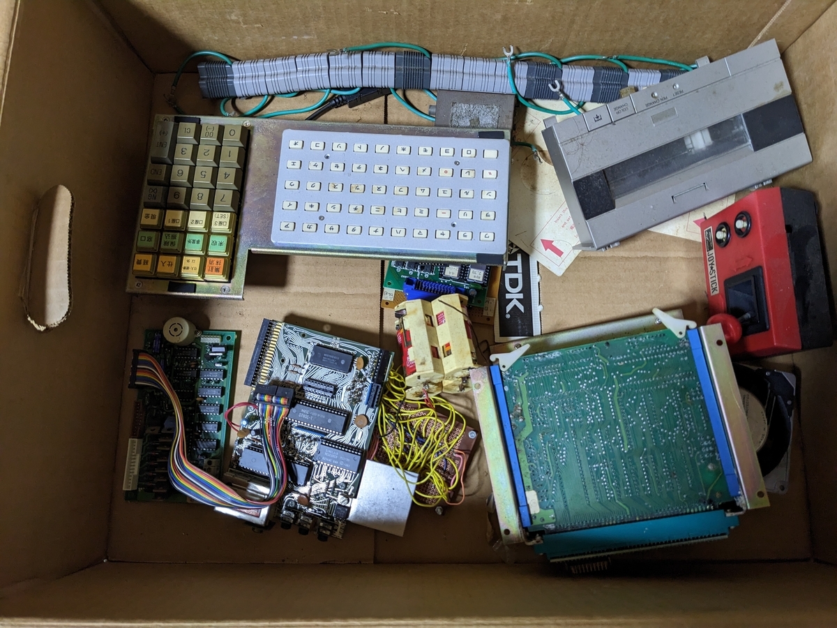 Sharp X1cのプロッタプリンタとシンクレアZX81の基板