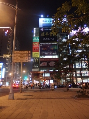 カルフール　家楽福