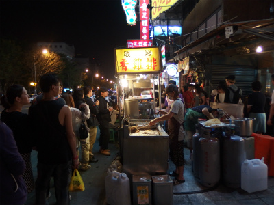 士林夜市　　台湾　オレンジまーまれーど