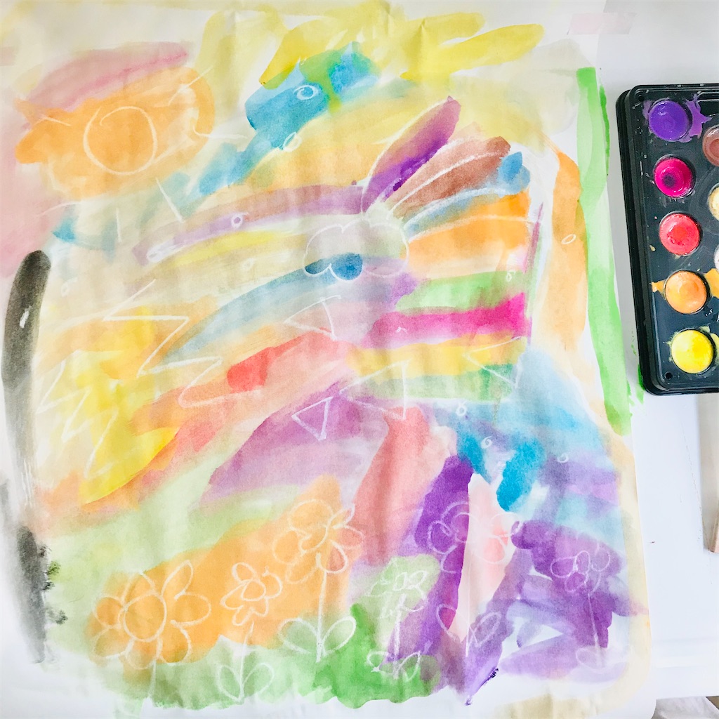 白いクレヨンで魔法のはじき絵遊び りんごがふたつ