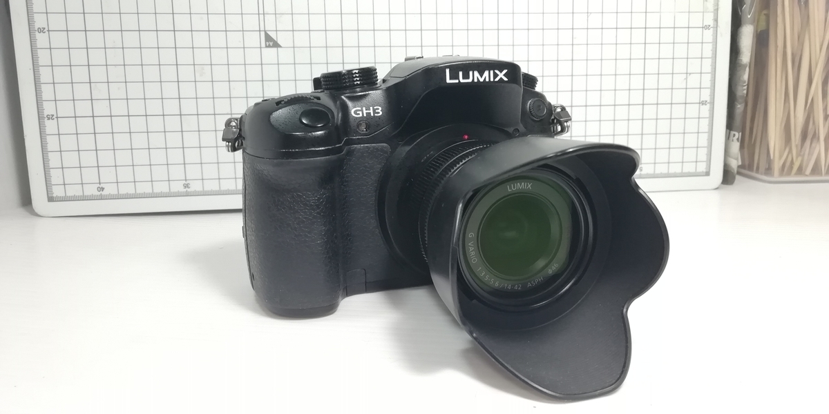 【レンズ付き】富士フィルム　X-T30　(ミラーレス一眼デジカメ) Amazon | FUJIFILM ミラーレス一眼カメラ X-T30 Mark II 本体