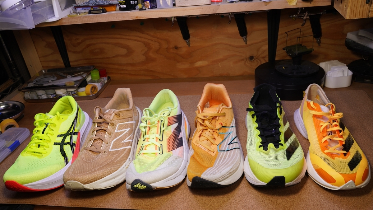 カーボン内臓厚底ランニングシューズ アシックス MAGIC SPEED 4