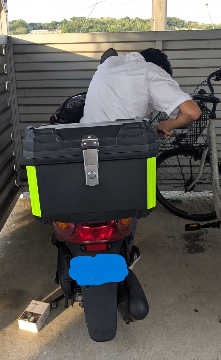 息子と一緒に作業しているサムネ写真