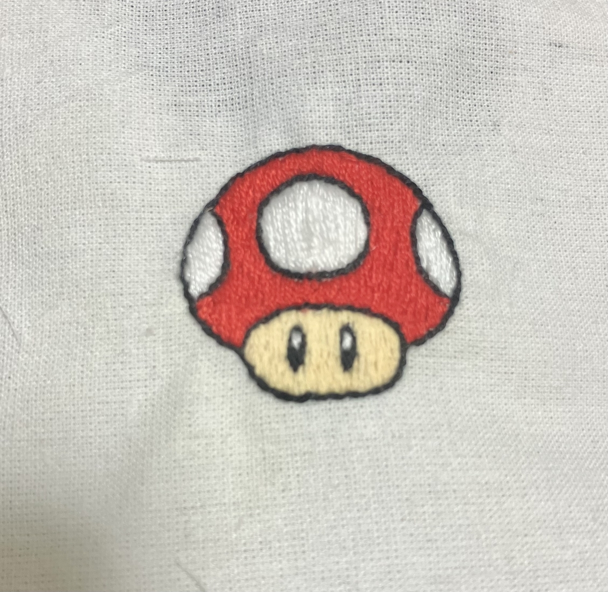 刺繍初心者が最初に制作したスーパーキノコの刺繍作品