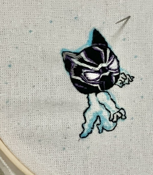 刺繍缶バッチの制作途中。下書きや輪郭線がわかる画像。