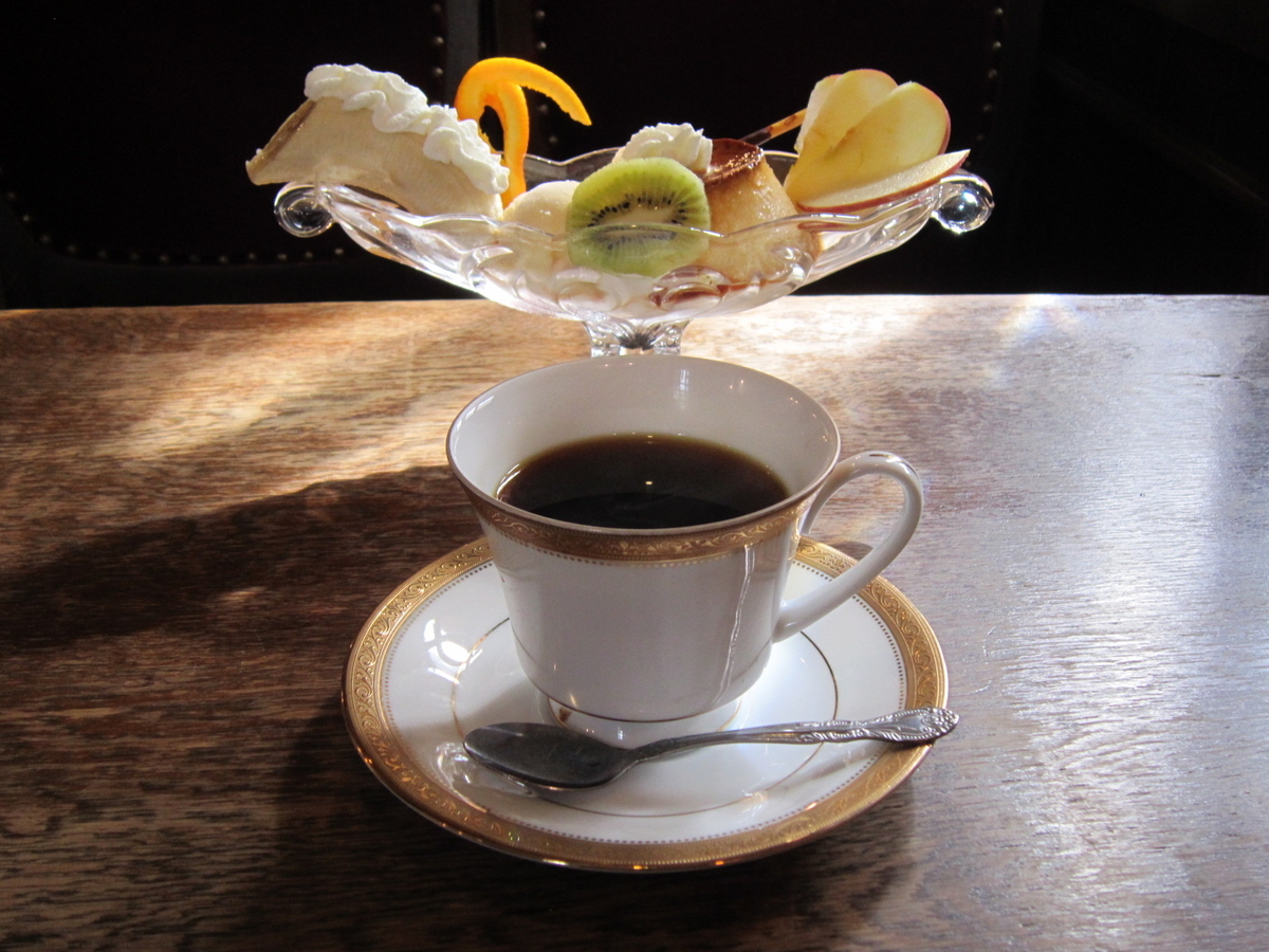 プリンアラモードです カフェ・ド・ユニーク コスパ良し プリンアラモードを頂く