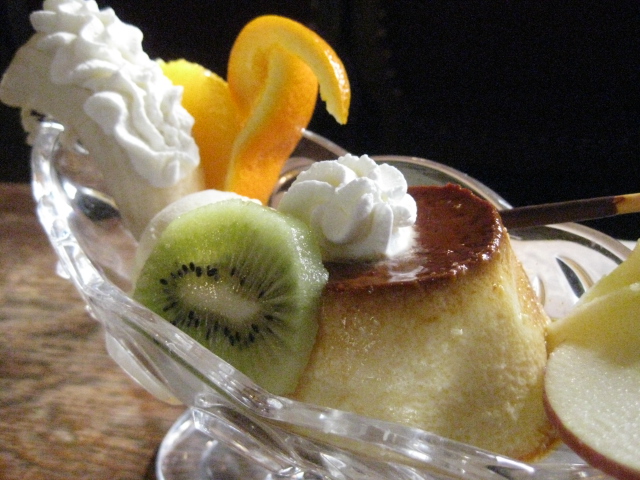 カフェ・ド・ユニーク コスパ良し プリンアラモードを頂く