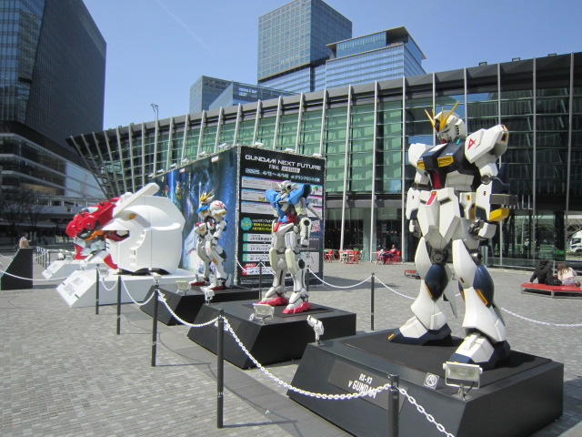 大阪にガンダムが勢ぞろい グランフロント大阪 - バイクで遠足しませんか