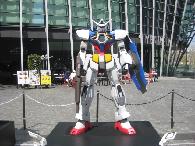 大阪にガンダムが勢ぞろい グランフロント大阪 - バイクで遠足しませんか