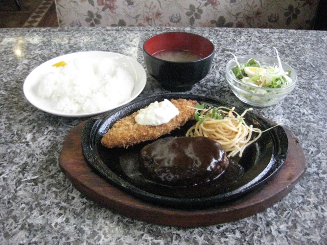 大阪にガンダムが勢ぞろい グランフロント大阪 - バイクで遠足しませんか