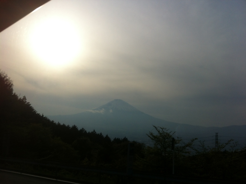 太陽と山
