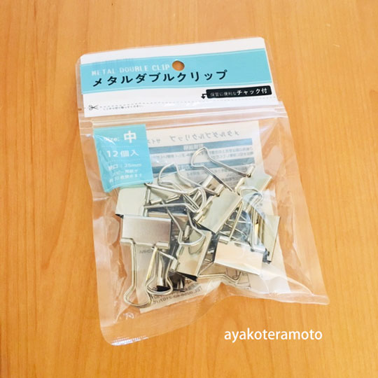 100均キャンドゥで買った物6つと使い方 シンプルなブックスタンド 文房具など 心を楽に シンプルライフ