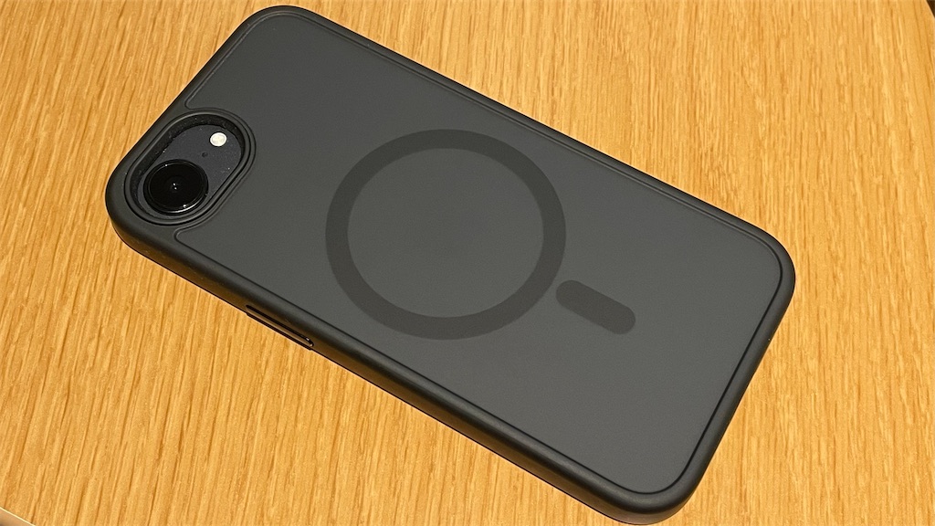 iPhone16eと999円のスマホケース