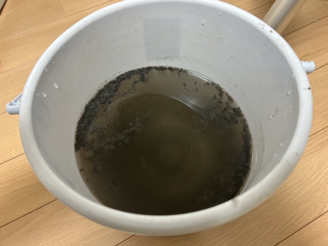 エアコンの汚れ（汚水）にショック
