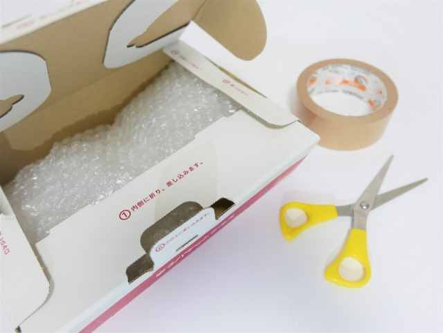 メルカリ用専用箱はコンビニで売っている