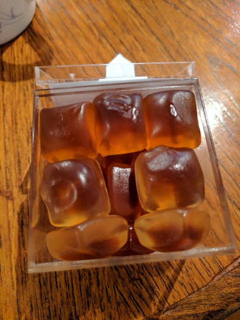 アメリカの友達にもらったおしゃれすぎるグミ 気ままにスッキリ生活をする お弁当を食べる