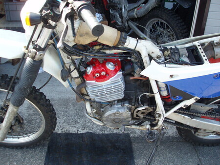 HONDA XR600R スロットルワイヤー交換 - シングル スマイル