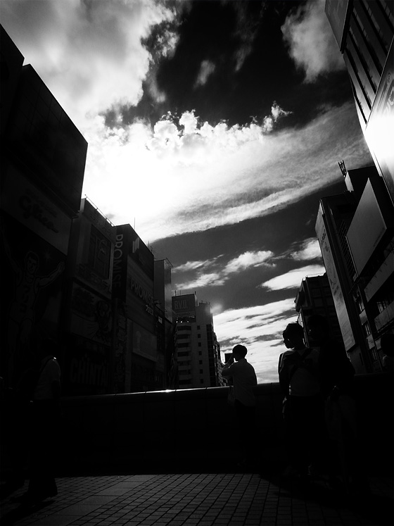 Photorecording #139 キレイな青空ほど、モノクロだと漆黒 - 実観