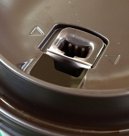 フタつきカップのコーヒーはどうやって飲めば良いのか しろっこブログ