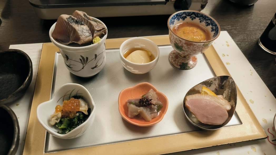 ホテルで豪勢な食事 小鉢