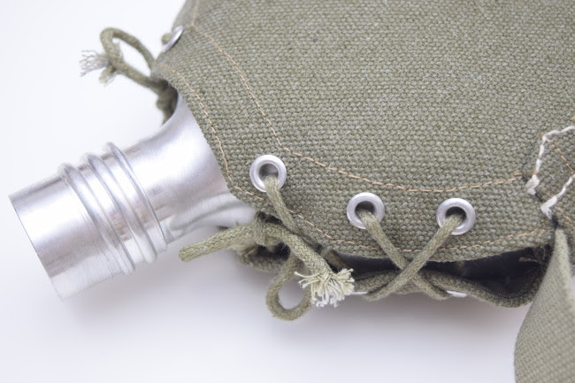 日本海軍の水筒って色々こった感じだよね - sm Dystopia