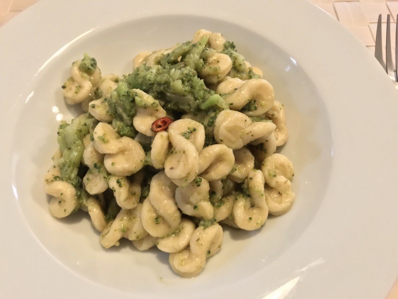 今日の生パスタ ８の字形コルツェッティをアンチョビとブロッコリーのソースで 煩悩退散