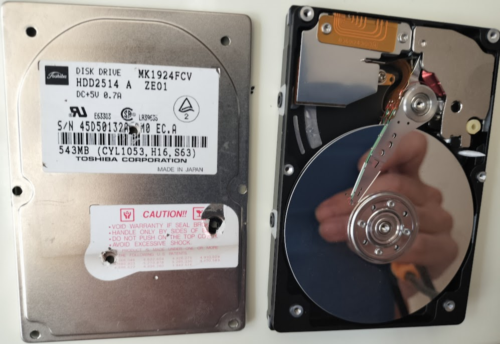 ハードディスク 分解 破壊 方法 ( HDD 破棄 トルクスドライバー 星形