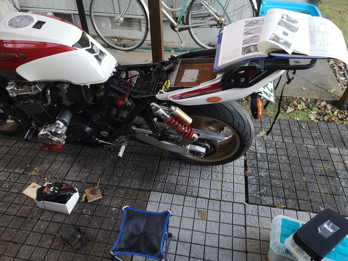 Cb1300 シガーソケット アクセサリーソケット リア側に取り付けてみた さよきちのcb1300sfモトブログ