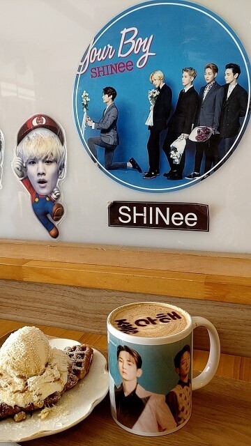 見届けよテミン広告、探せ推しの写真 ~新大久保へ初訪問~ - こしょこしょ噺