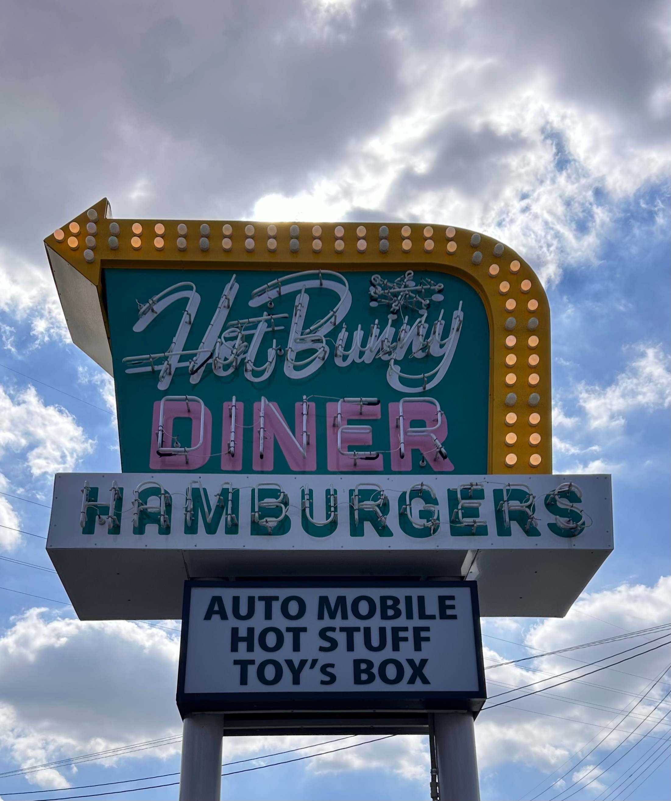 TOYOTAの豊田市でアメリカンダイナーに行って、美術館に行ったよ - nemui