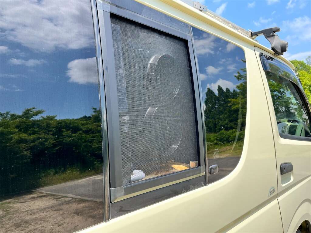 ハイエースに新ポータブルエアコン導入 - ハイエース4人家族で車