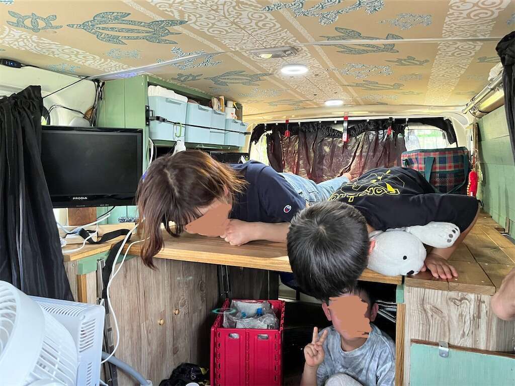 真夏の車内でポータブルクーラーを検証 - ハイエース4人家族で車