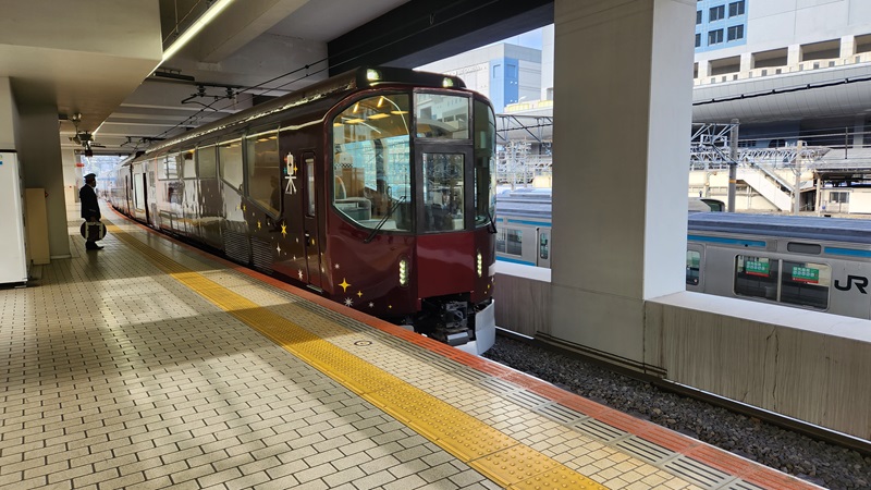 結構レア？ 近鉄「楽」に乗ってきた。 - へんな旅ばかりしています。